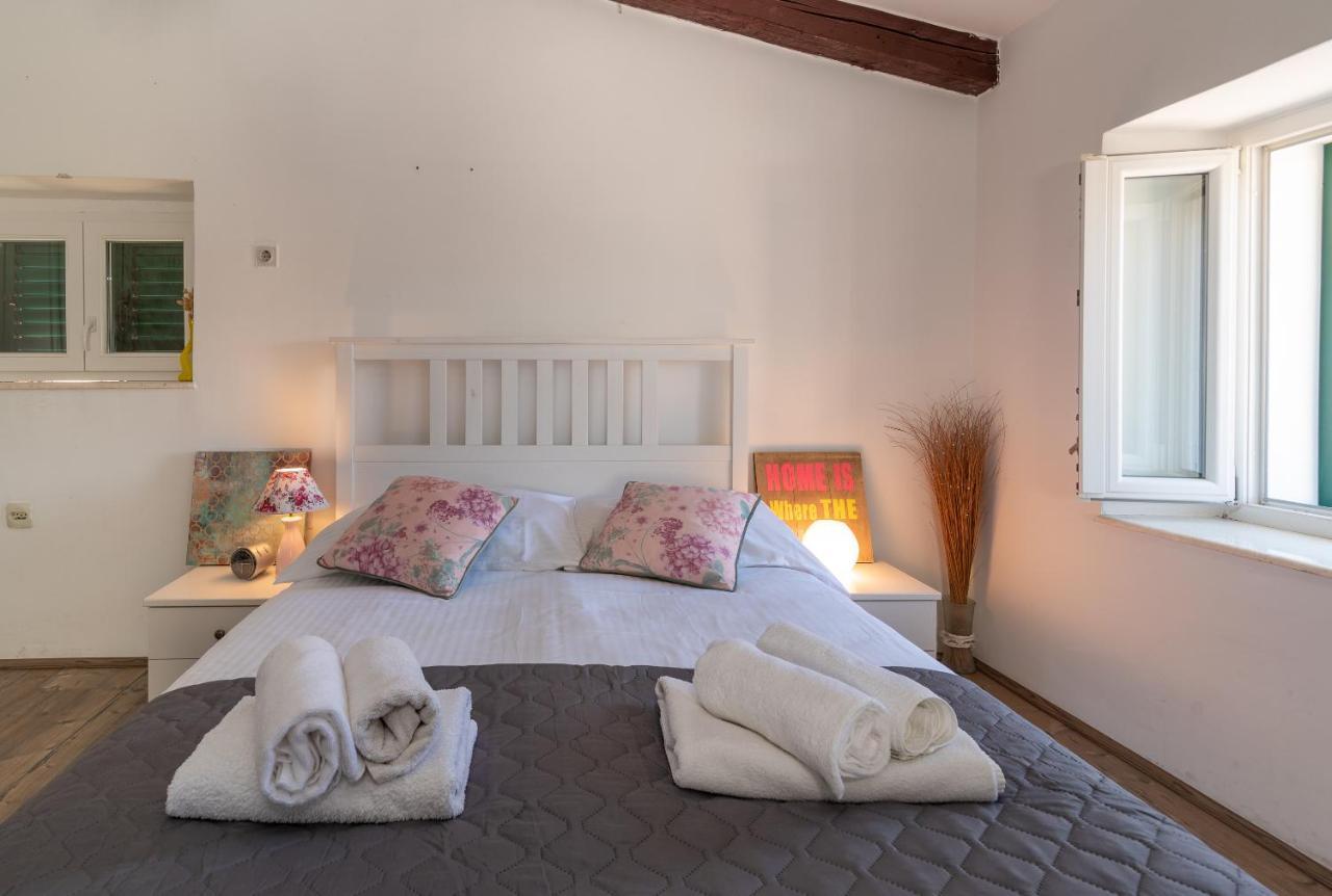 Apartment Ana Trogir Exterior photo